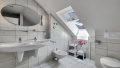 BAD MIT WANNE UND DUSCHE